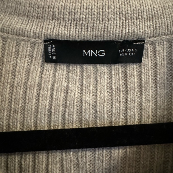 MANGO - Polo-neck sweater with flared sleeves - Picture 3 of 3